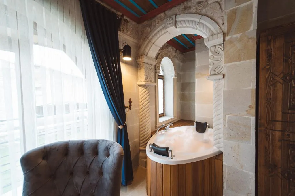 Deluxe Suite,Bahçe Manzaralı,Şömineli ve Jakuzili