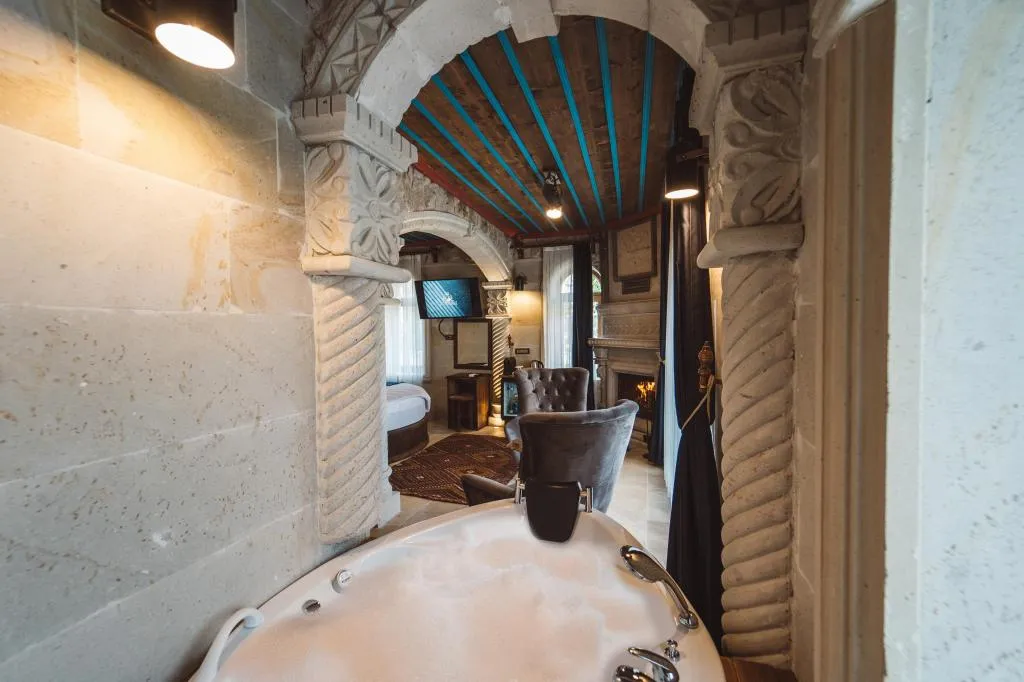 Deluxe Suite,Bahçe Manzaralı,Şömineli ve Jakuzili