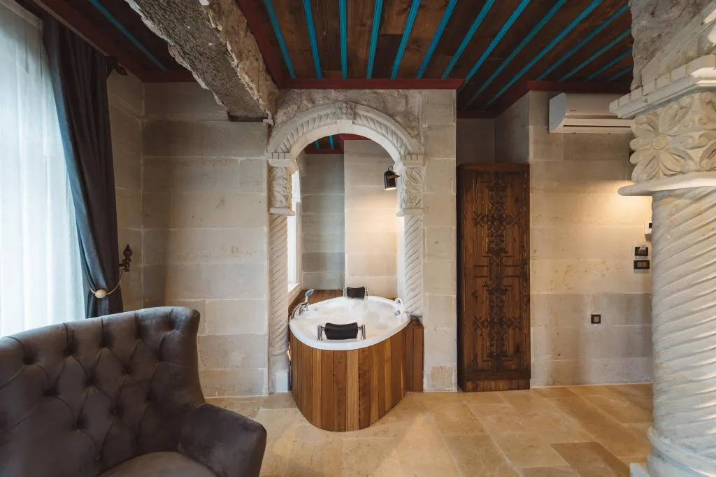Superior Suite,Bahçe Manzaralı,Şömineli ve Jakuzili