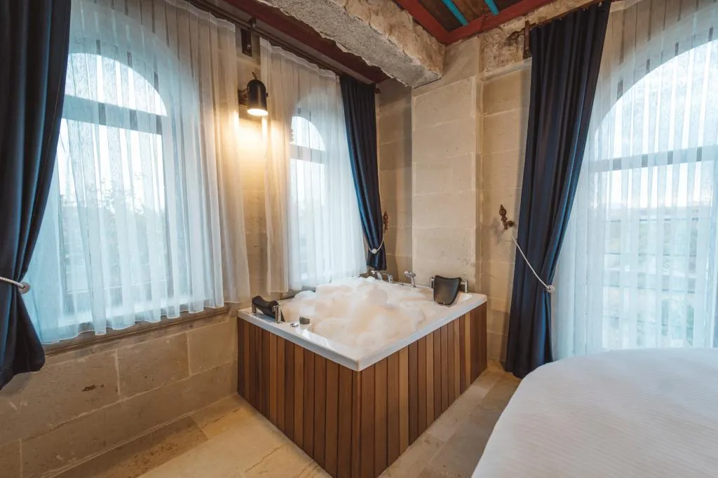 King Suite,Şömineli ve Jakuzili