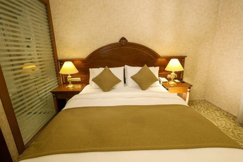 Standart Oda,Şehir Manzaralı,Fransız Balkonlu