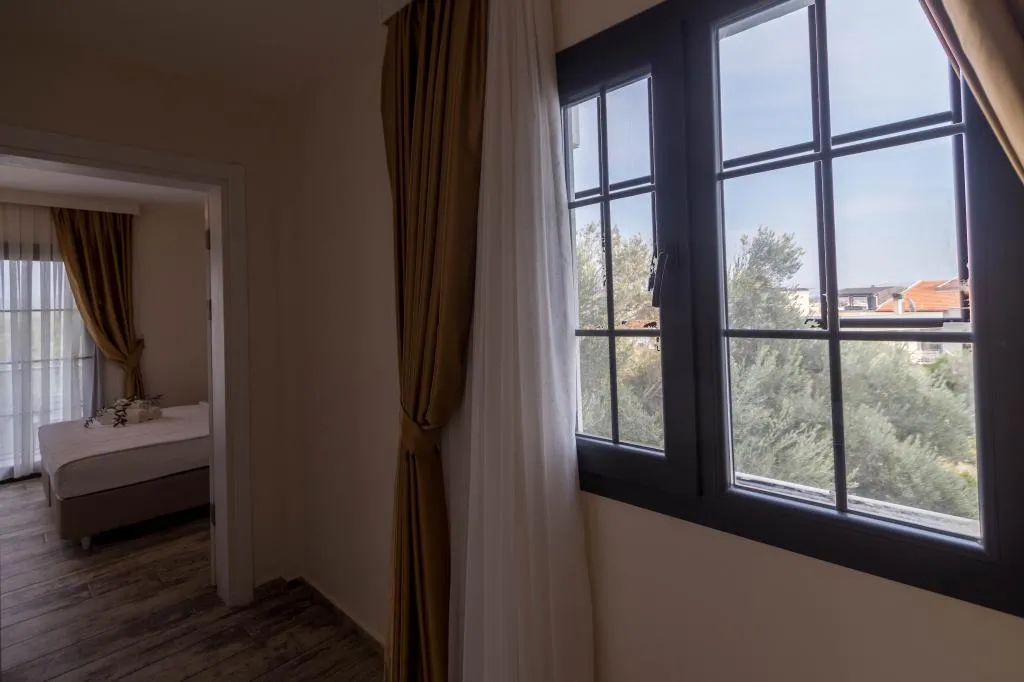 Suite - İki Yatak Odalı,Bahçe Manzaralı,Balkonlu