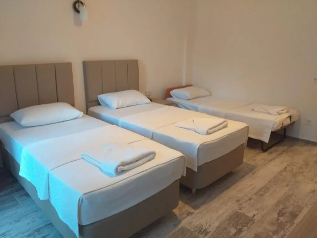 Triple,Bahçe Manzaralı