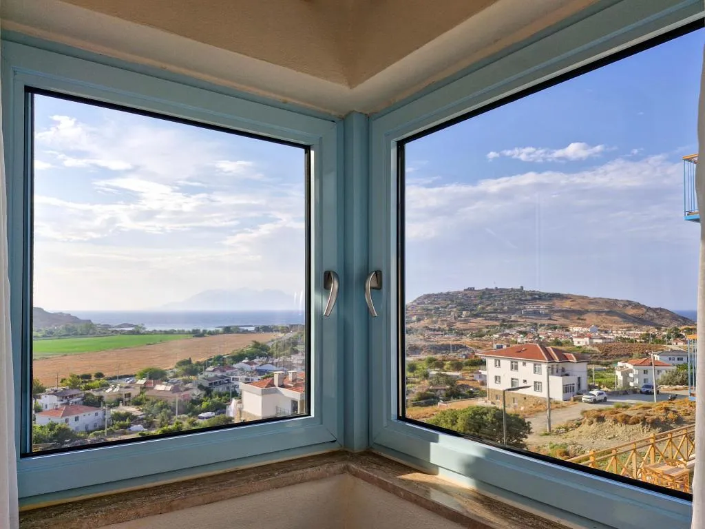 Üç Kişilik Oda,Deniz Manzaralı,Balkonlu