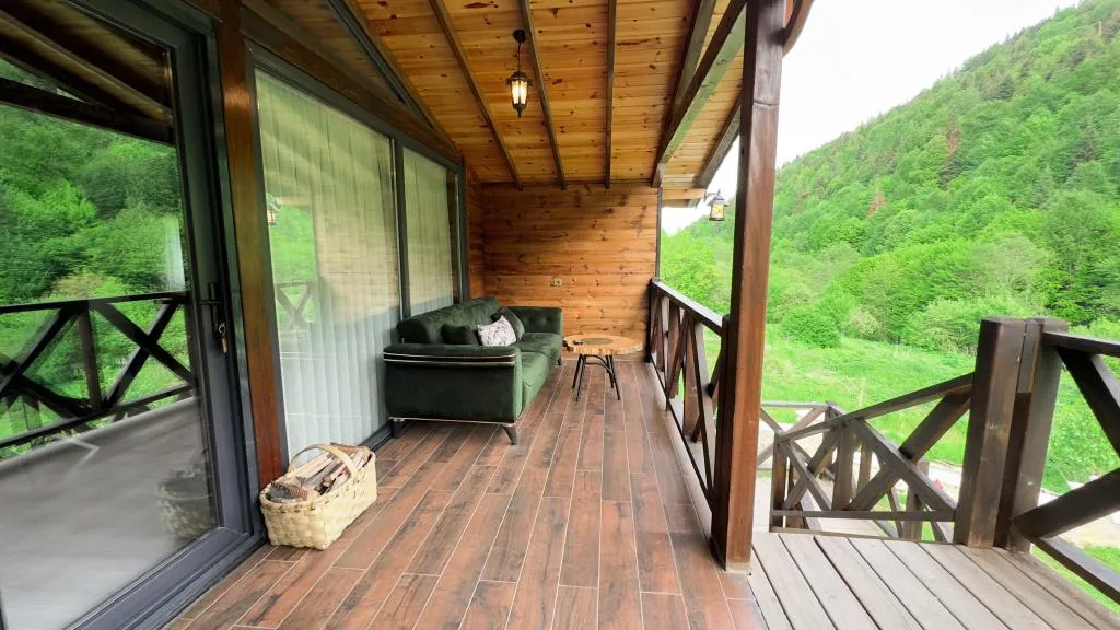 Jakuzili ve şömineli dağ evi