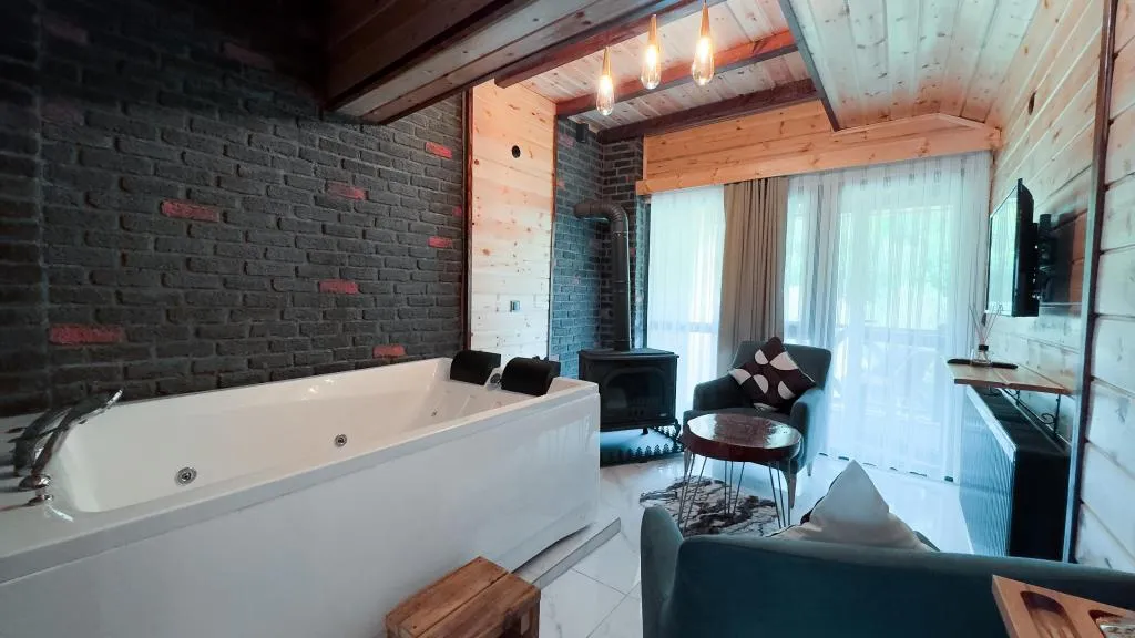 Deluxe Oda Jakuzi, Şömine, Balkon