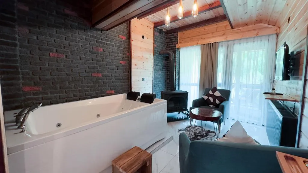Deluxe Oda Jakuzi, Şömine, Balkon