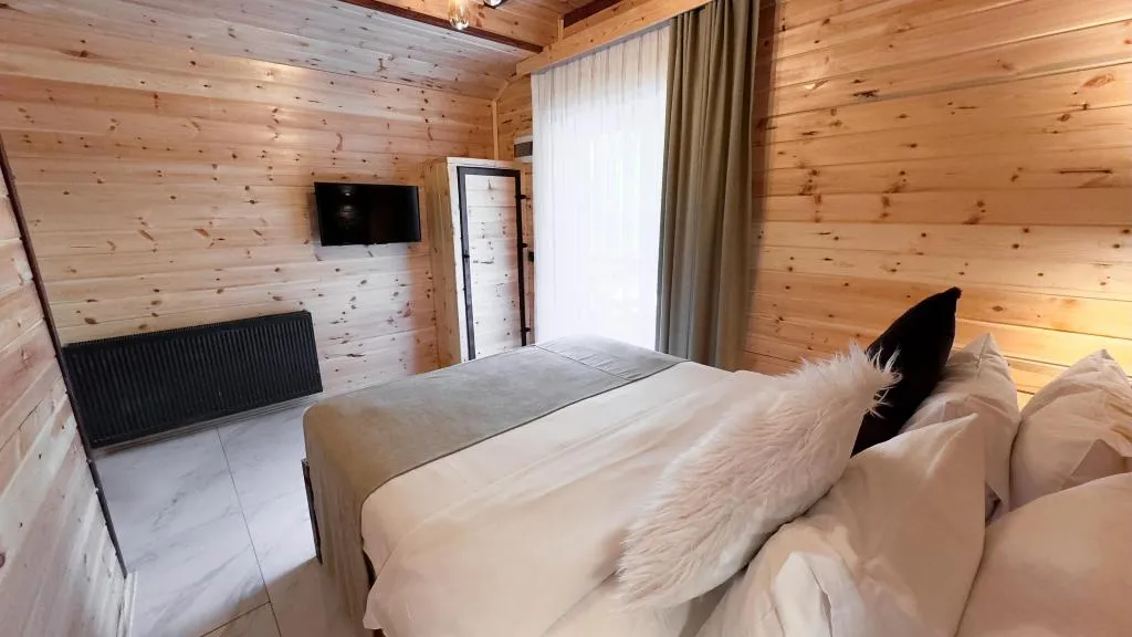Deluxe Oda Jakuzi, Şömine, Balkon