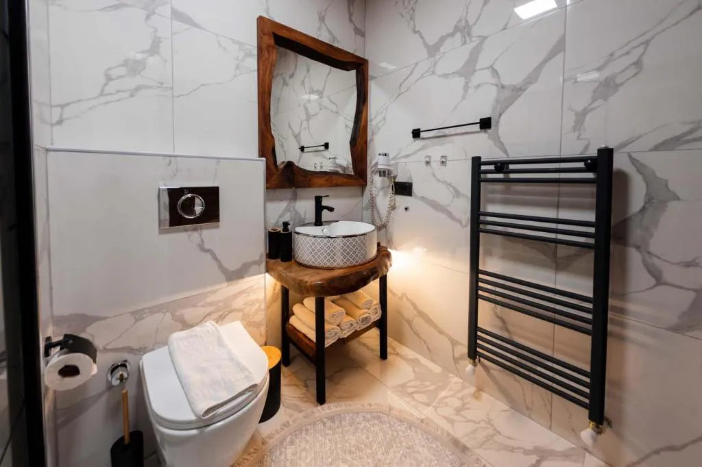 Deluxe Balkonlu Jakuzili Şömineli
