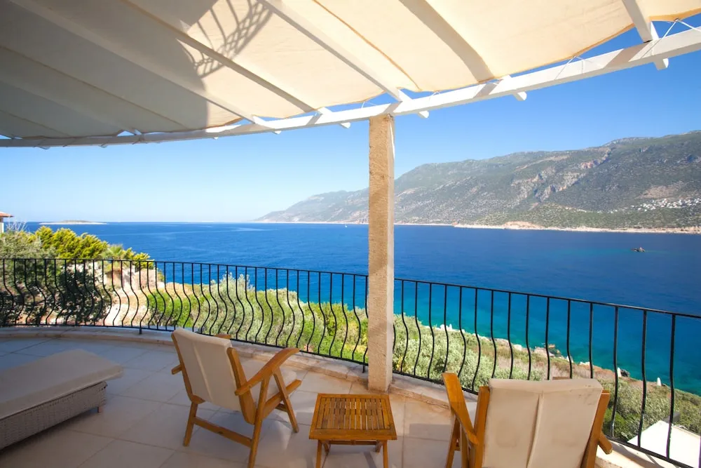 Waterfront Suites with Private Pool