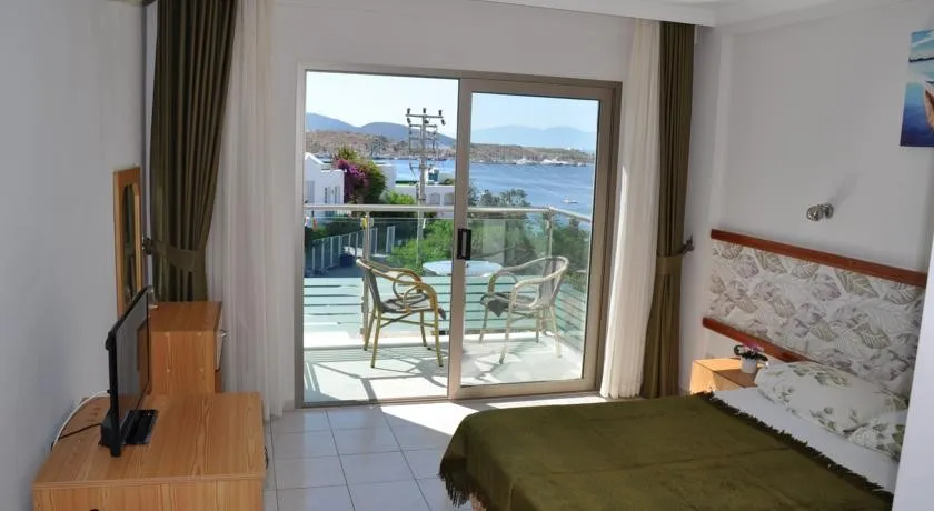 2 Kişi Deniz Manzaralı Balkonlu Oda