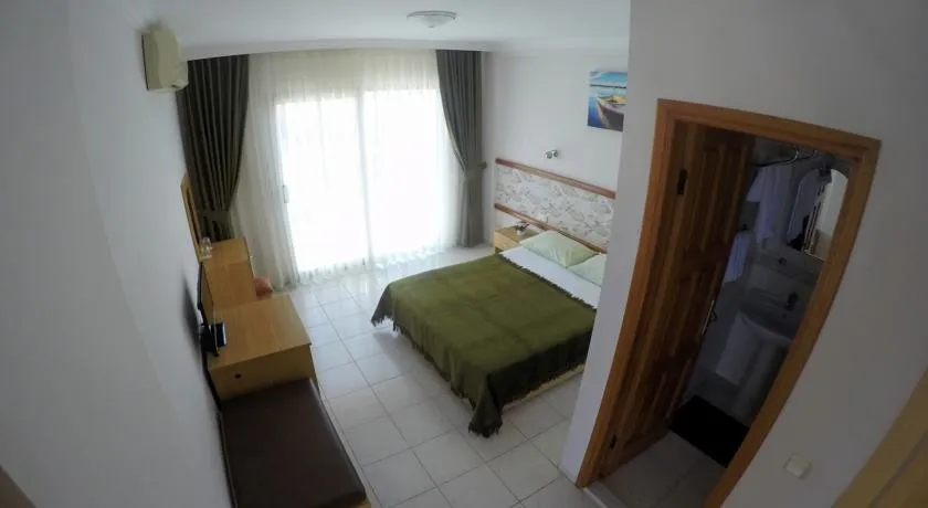 2 Kişi Deniz Manzaralı Balkonlu Oda