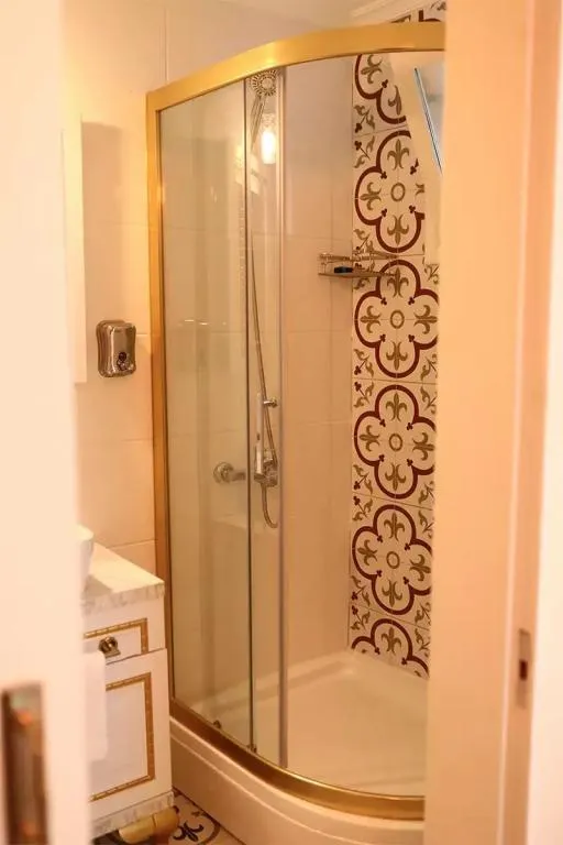 Standart Oda,Kara Manzaralı,Balkonlu