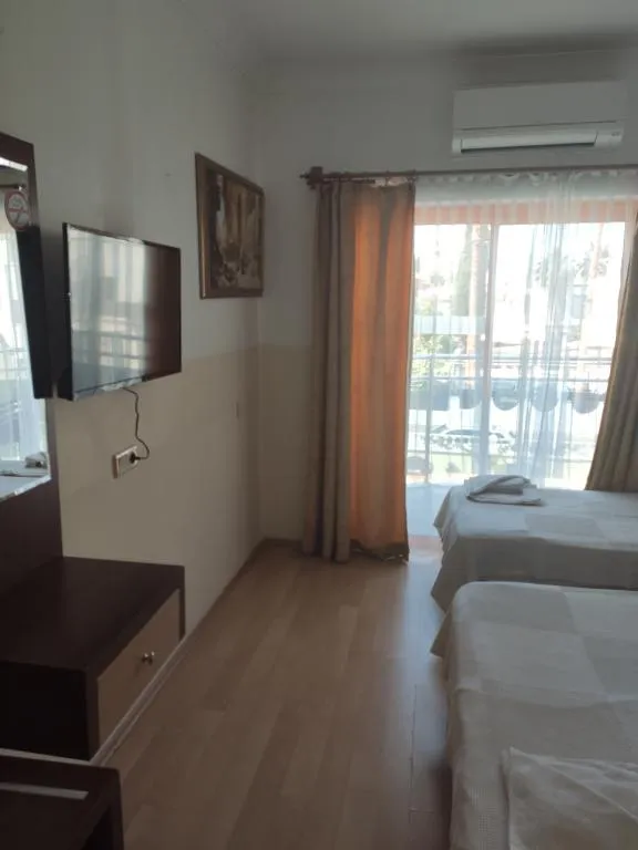 Standart Oda,Kara veya Havuz Manzaralı