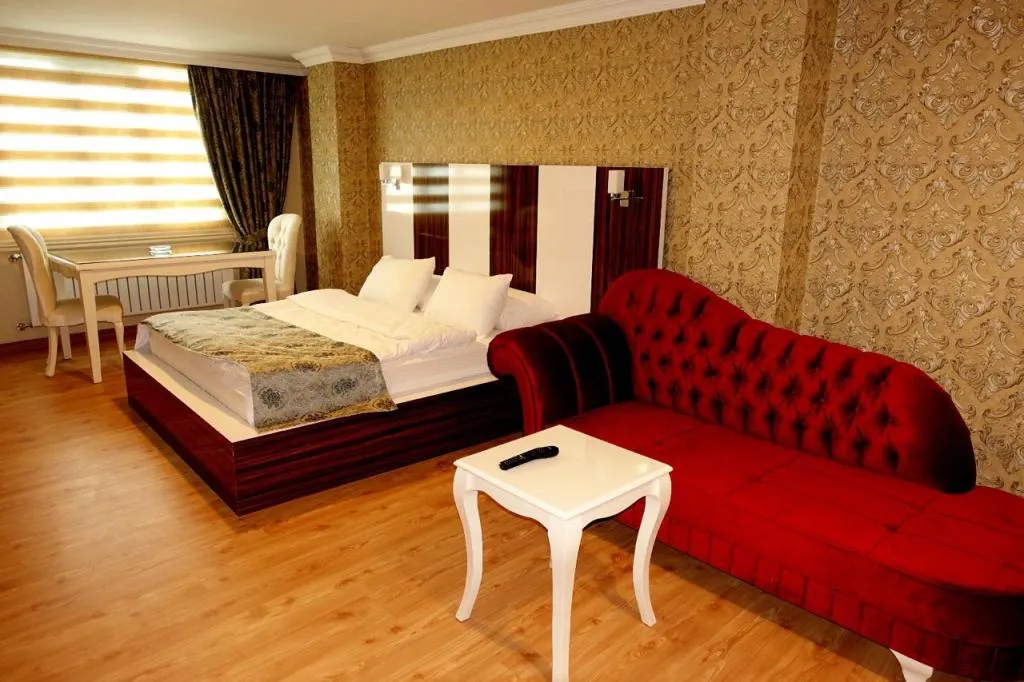 Suite,Dağ Manzaralı