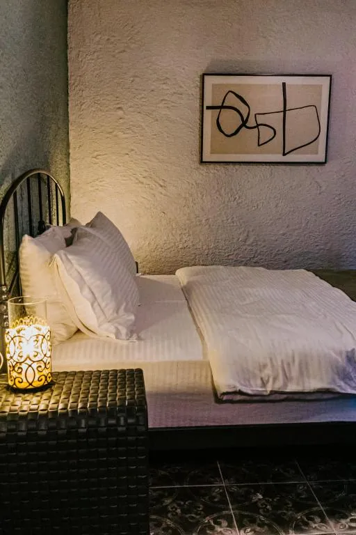 Standart Geniş Oda,Avlu Manzaralı,Giriş Katı