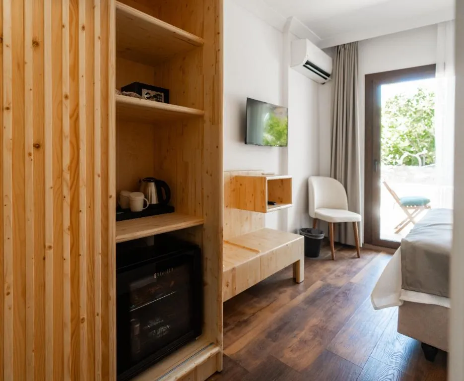 Bahçe Katı Standart - Ön Cephe,Bahçe Manzaralı,Balkonlu