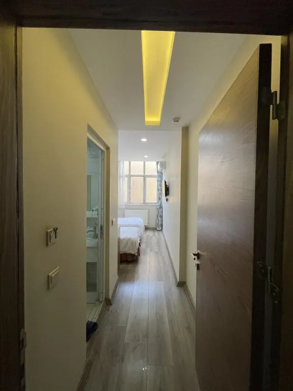 ZEMİN KAT 2 TEK YATAKLI ODA