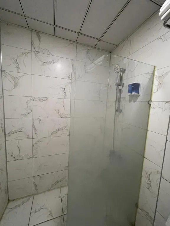 ZEMİN KAT 2 TEK YATAKLI ODA