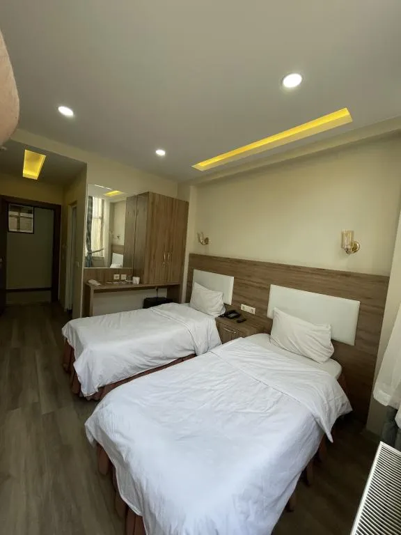 ZEMİN KAT 2 TEK YATAKLI ODA