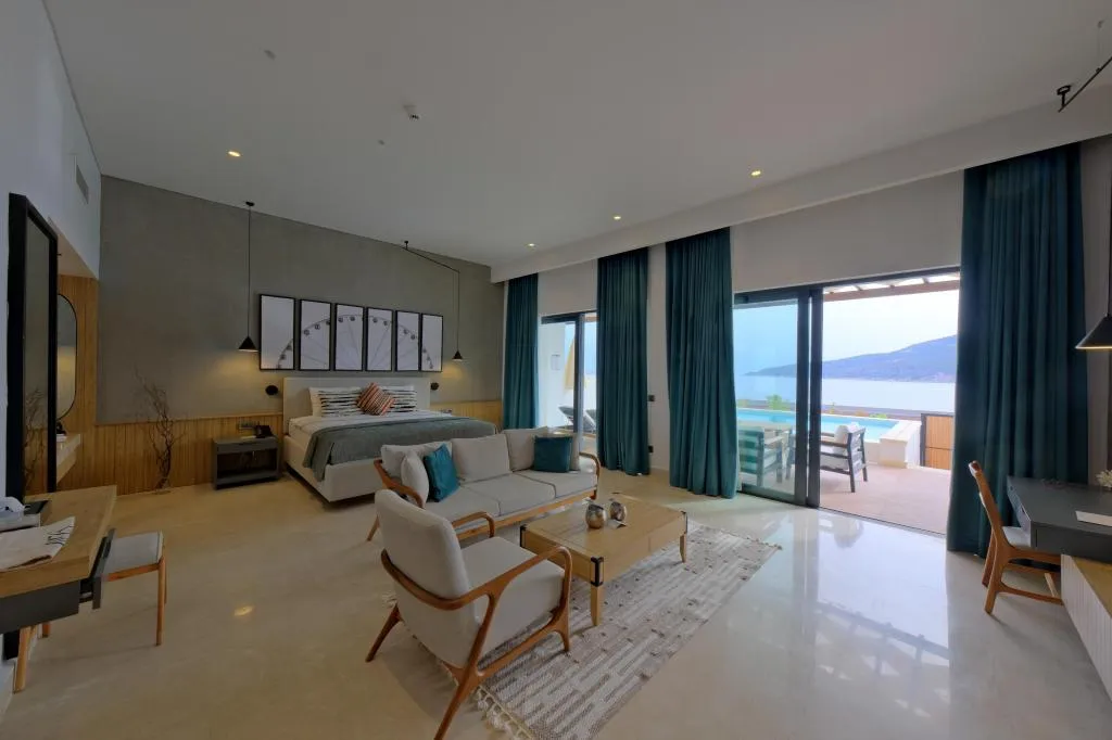 Junior Suite, Deniz Manzaralı ve Özel Havuzlu 3 Kişilik