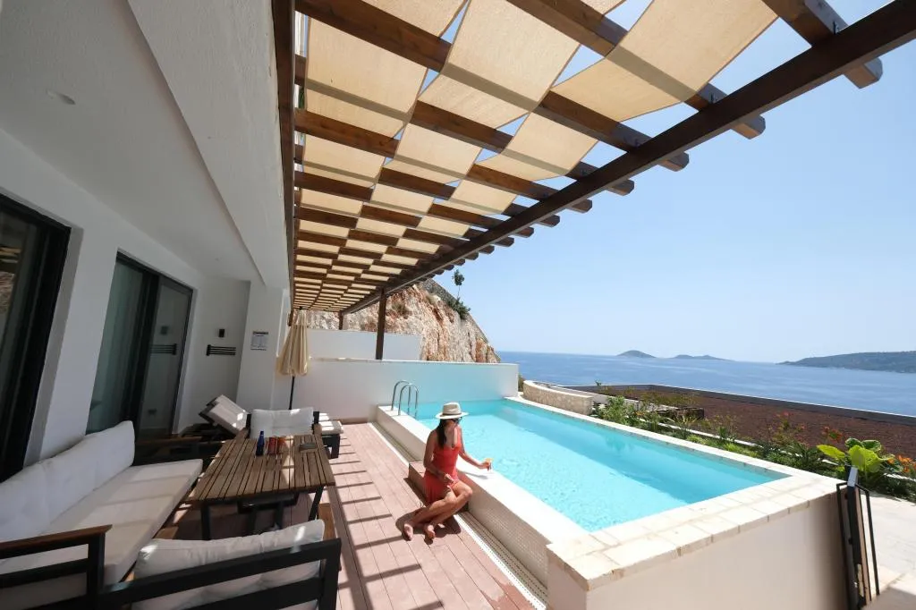 Junior Suite, Deniz Manzaralı ve Özel Havuzlu 4 Kişilik