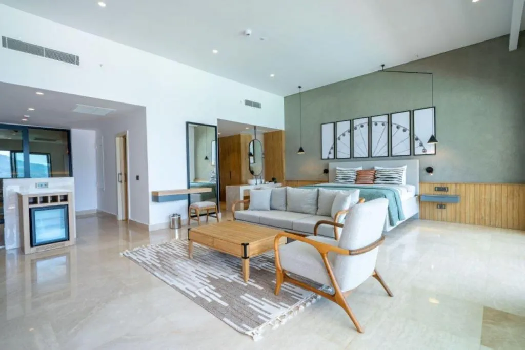 Junior Suite, Deniz Manzaralı ve Özel Havuzlu 4 Kişilik