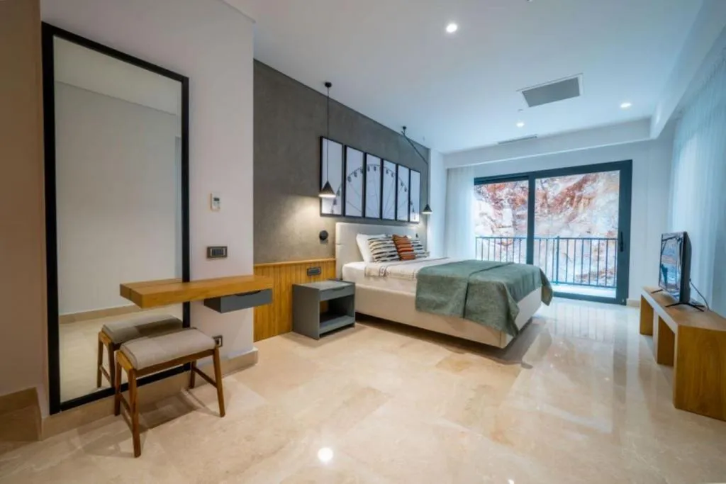 Senior Suite Bahçe Manzaralı, Özel Havuzlu 4 Kişilik