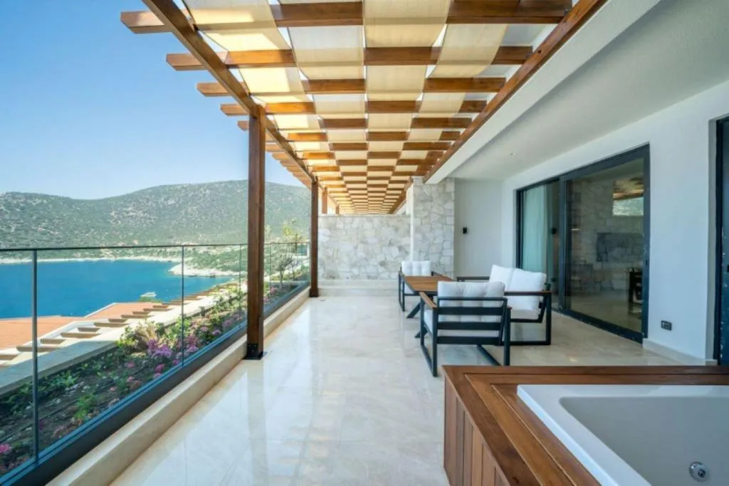 Deluxe Deniz Manzaralı ve Jakuzili Oda