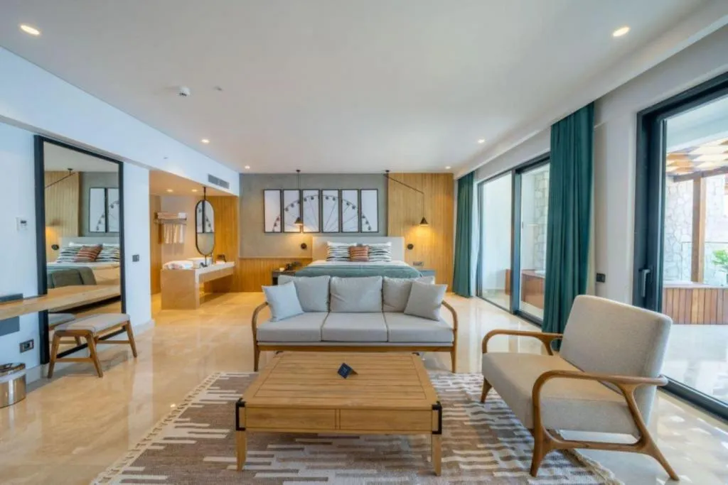 Deluxe Deniz Manzaralı ve Jakuzili Oda