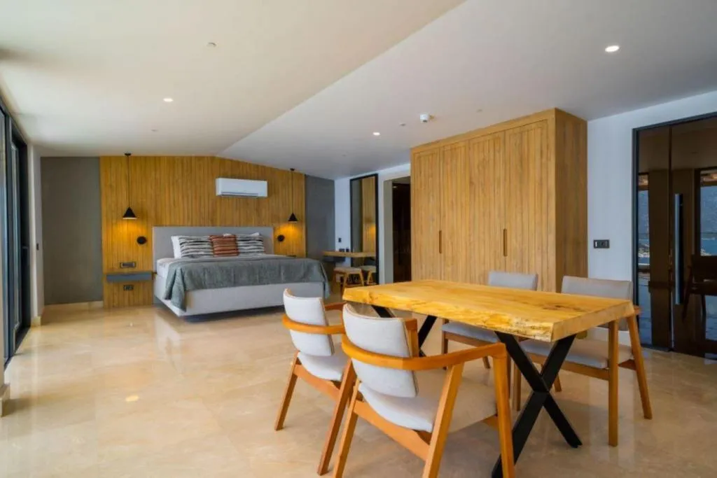 Penthouse Suite, Deniz Manzaralı ve Jakuzili
