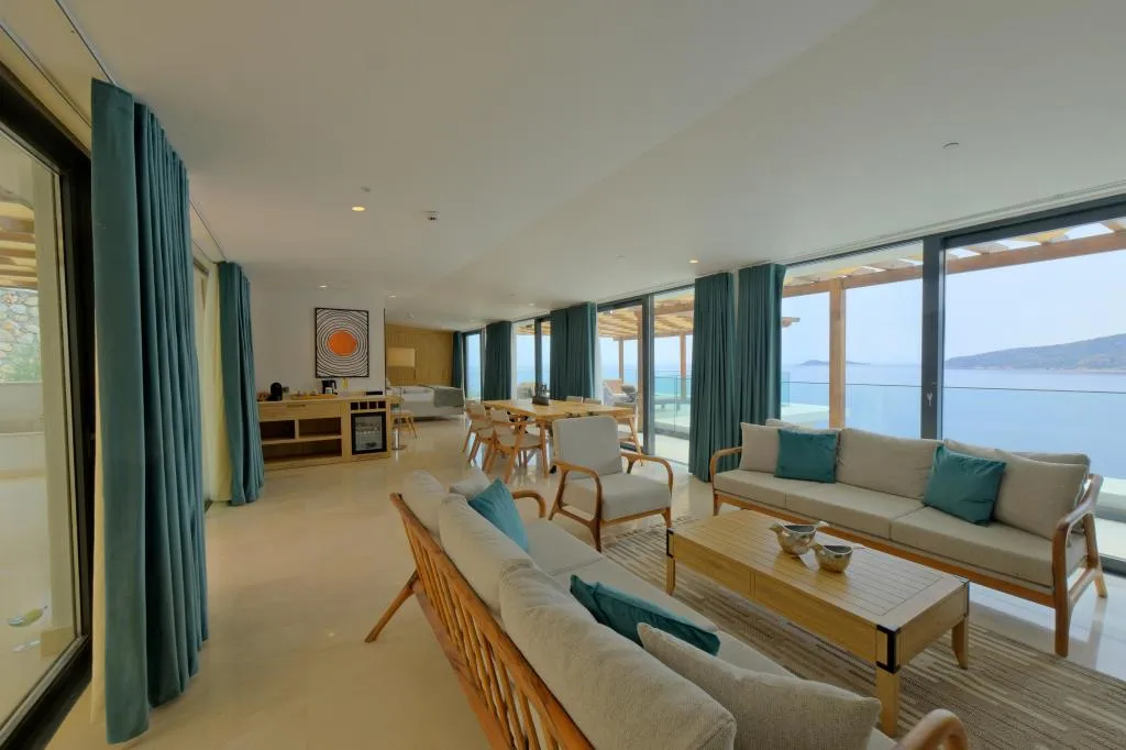 Penthouse Suite, Deniz Manzaralı ve Jakuzili