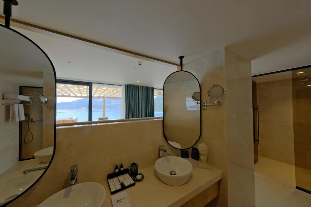 Penthouse Suite, Deniz Manzaralı ve Jakuzili