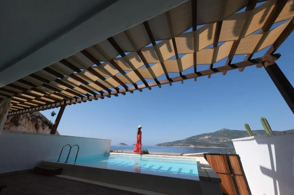 Junior Suite, Deniz Manzaralı ve Özel Havuzlu