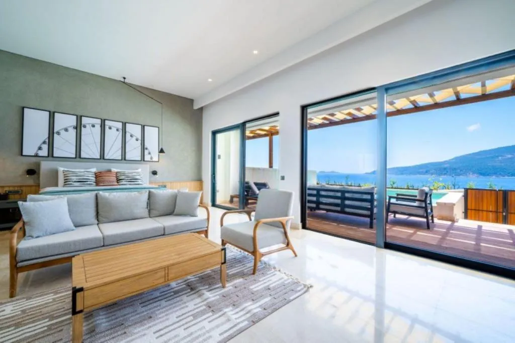 Junior Suite, Deniz Manzaralı ve Özel Havuzlu