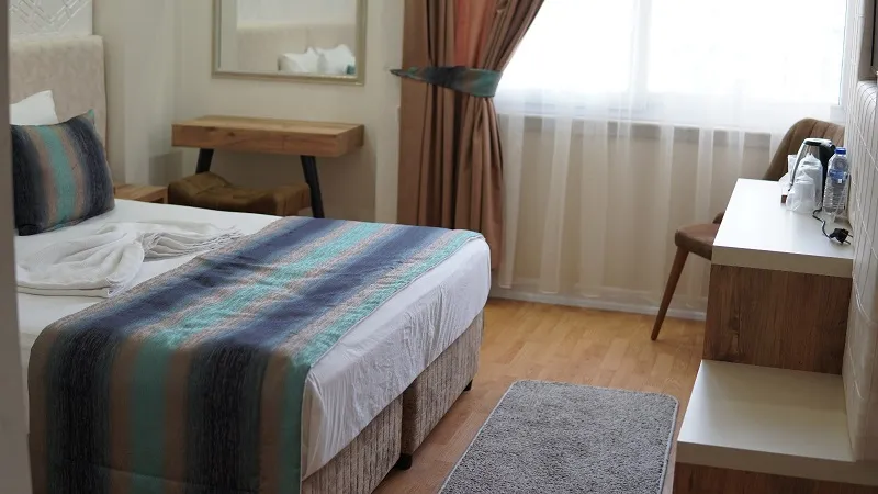 Çift Kişilik,Şehir Manzaralı