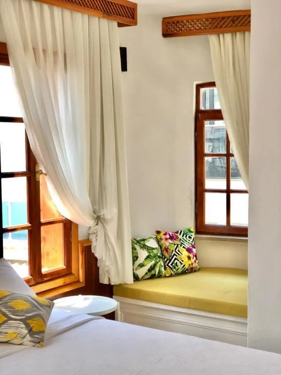 Standart Oda,Kara Manzaralı,Balkonlu