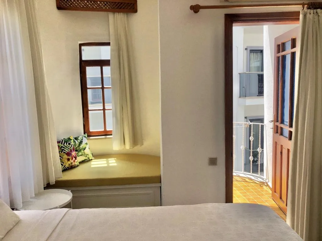 Standart Oda,Kara Manzaralı,Balkonlu
