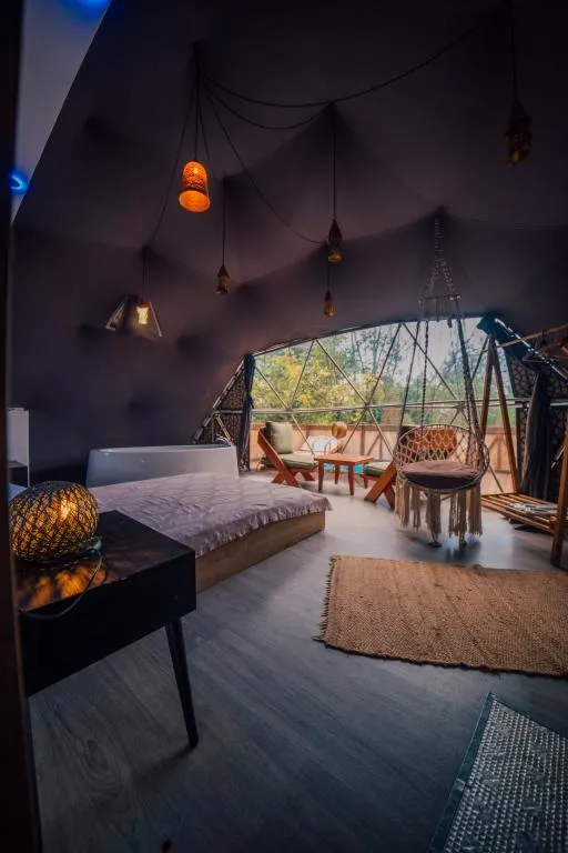 Glamping Suit Dome
