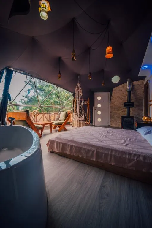 Glamping Suit Dome
