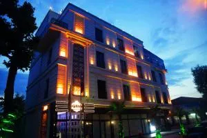 Dlux Hotel
