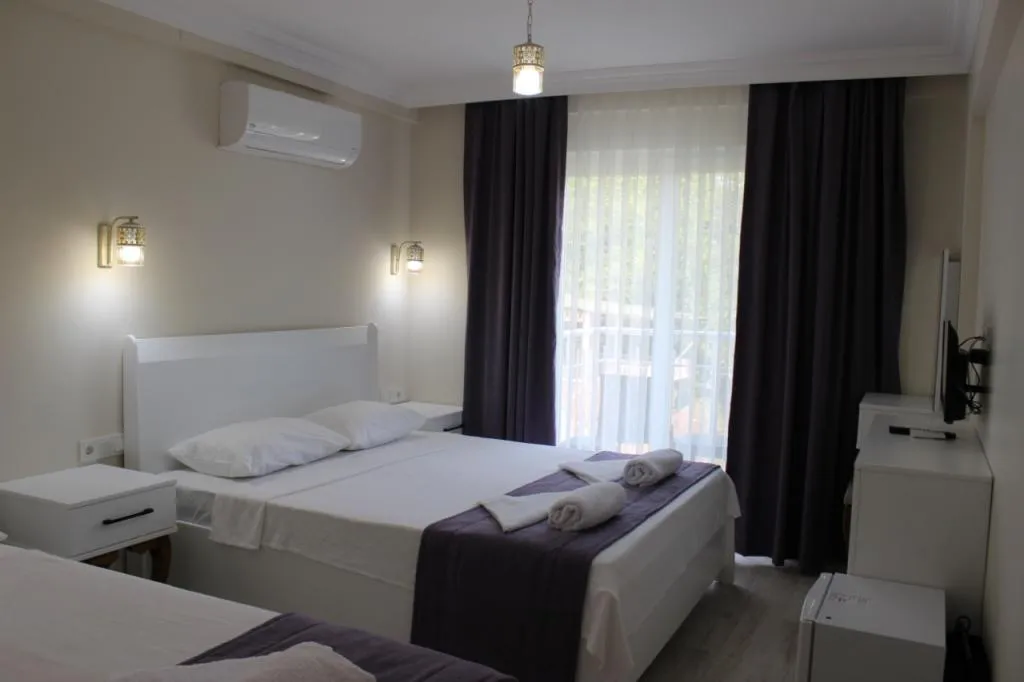 Üç Kişilik Oda,Bahçe Manzaralı,Balkonlu