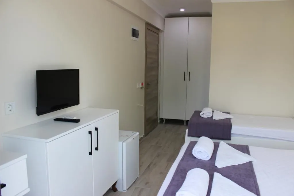Üç Kişilik Oda,Bahçe Manzaralı,Balkonlu