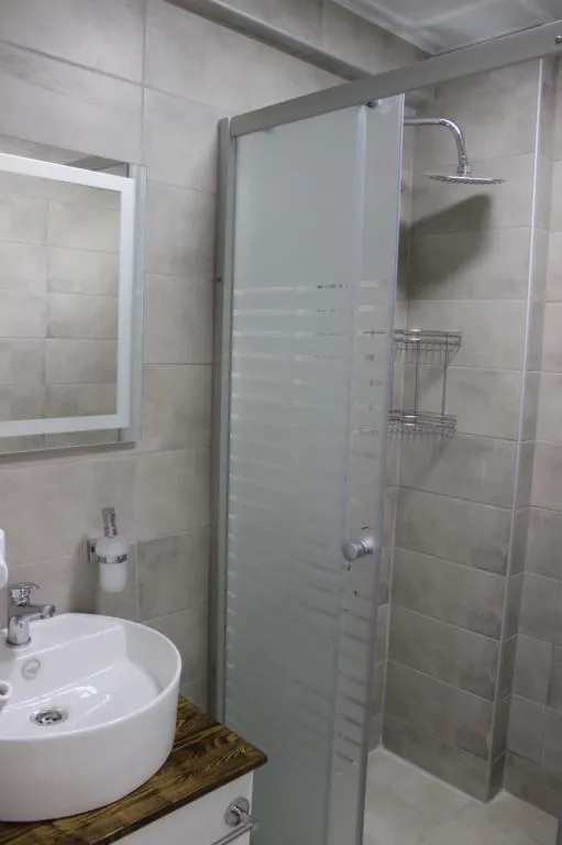 Üç Kişilik Oda,Bahçe Manzaralı,Balkonlu