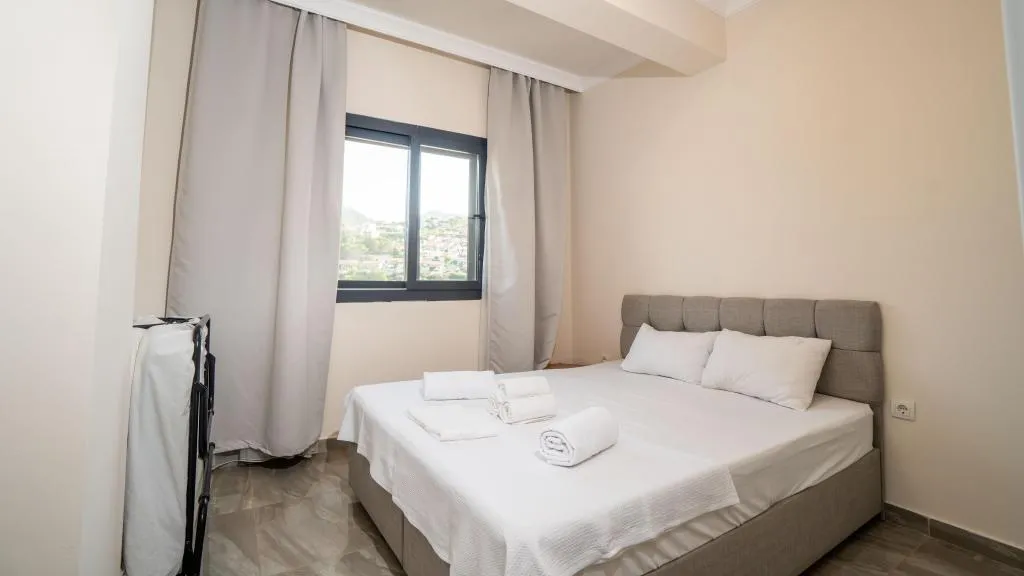 Daire-Tek Yatak Odalı,Şehir veya Dağ Manzaralı,Balkonlu