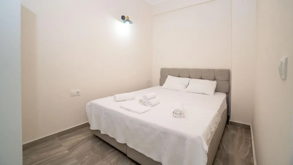 Daire-Tek Yatak Odalı,Kara Manzaralı,Balkonsuz