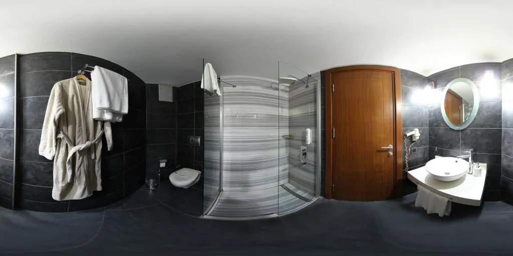 Triple,Şehir Manzaralı