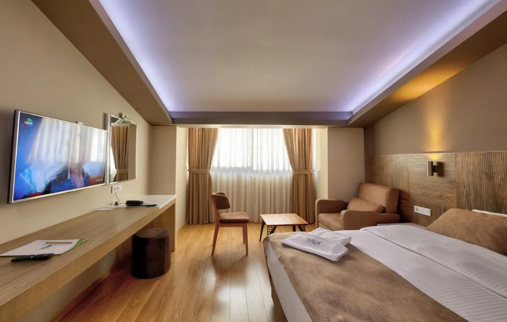 JUNIOR DELUXE ROOM