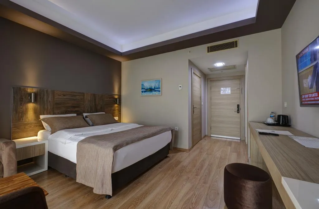 JUNIOR DELUXE ROOM