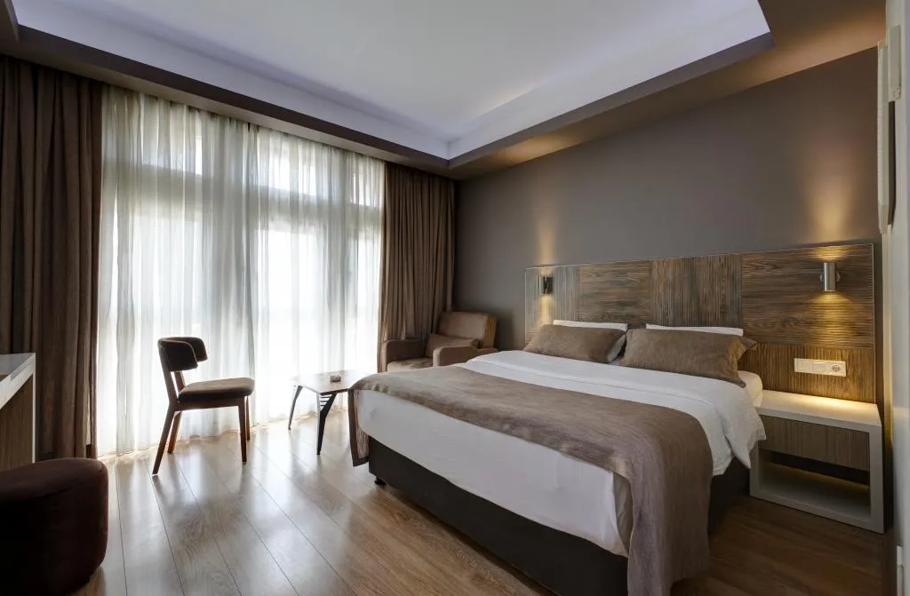 JUNIOR DELUXE ROOM